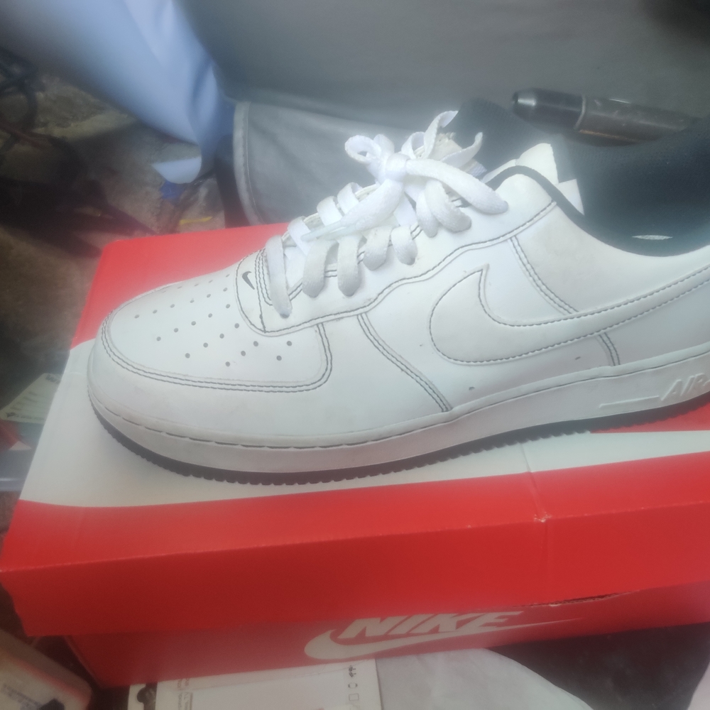 Nike White and Black Low-Top Sneakers